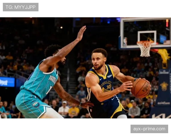 怀特挡拆牵制库里拉开外线空间更胜以往